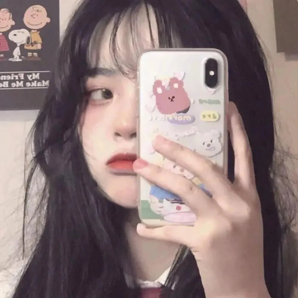 随盲柳入眠的女人